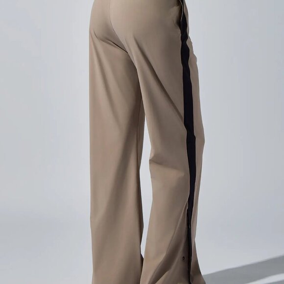 Performance Pants – Sustainable Comfort Meets Style - Picture 4 of 4